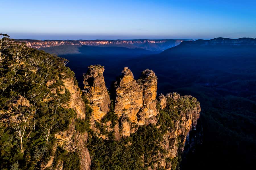 Blue Mountains Sunset Waterfalls Wildlife Tour From Sydney - Lincoln’s Rock sunset: the golden-hour finale and why weather matters