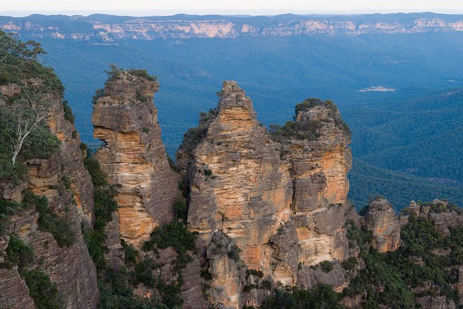 Blue Mountains Wildlife Full-Day Sights and Hiking from Sydney - Three Sisters: the legend, and the advantage of small-bus access