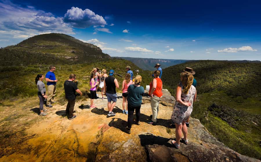 From Sydney: Blue Mountains Small-Group Tour Picnic & Hike - The scenic pull-over stops: Jamison Valley to Eaglehawk and the Three Sisters