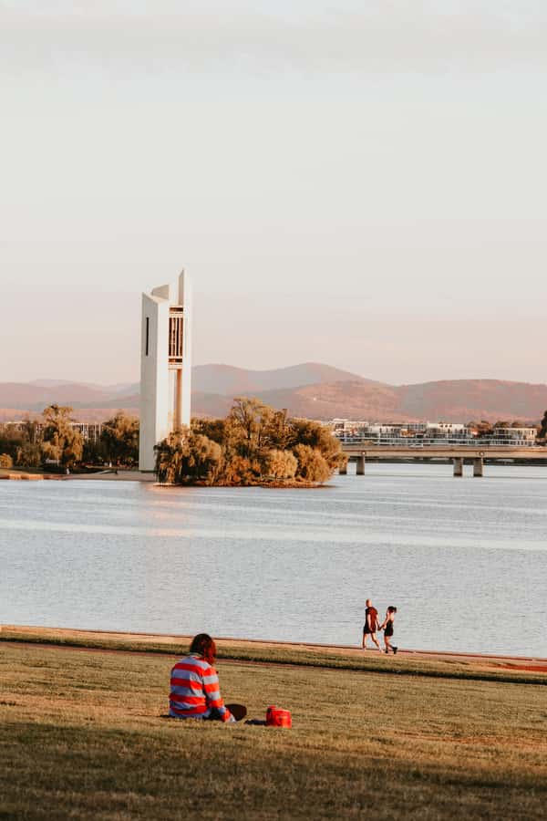 From Sydney: Explore Canberra Includes Buffet Lunch - Lake Burley Griffin and the Captain Cook Memorial Jet: The Scenic Reset