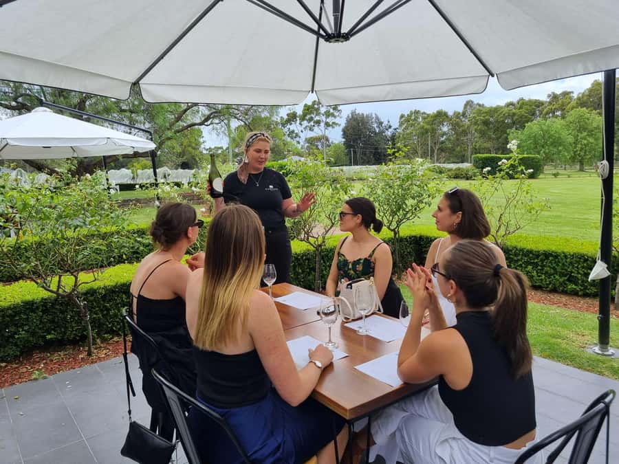 From Sydney: Hunter Valley Wine, Gin & Food Tastings Tour - Lunch is the reset button: wine/beer or cider, plus a real meal