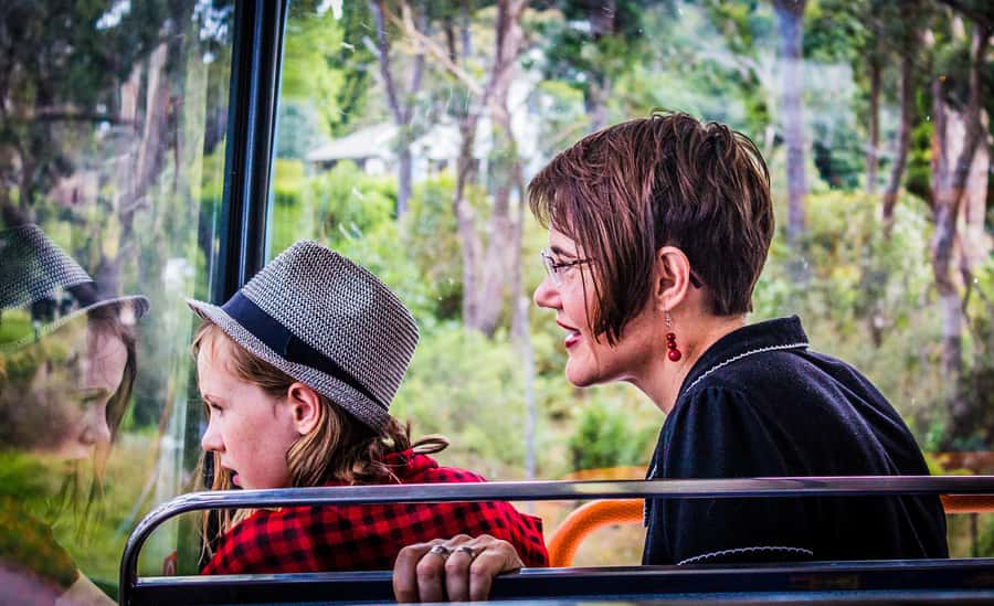 Katoomba: Blue Mountains Full-Day Hop-On Hop-Off Bus Tour - Waterfalls and valley stairs: Katoomba Cascades, Katoomba Falls, and Furber Steps