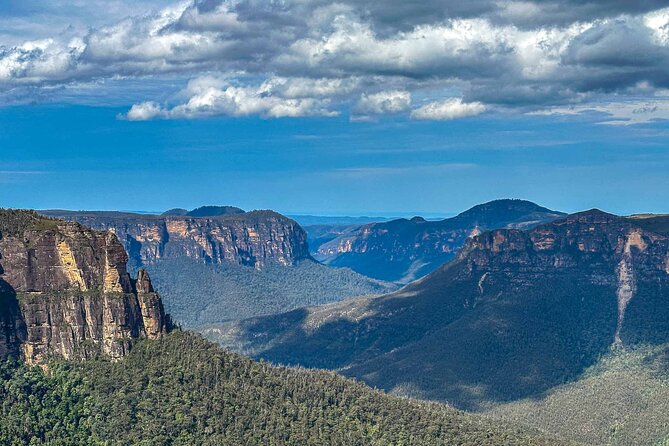 Private Blue Mountains Escape The Crowds Mercedes Tour - Echo Point and the Three Sisters: timing that makes photos easier