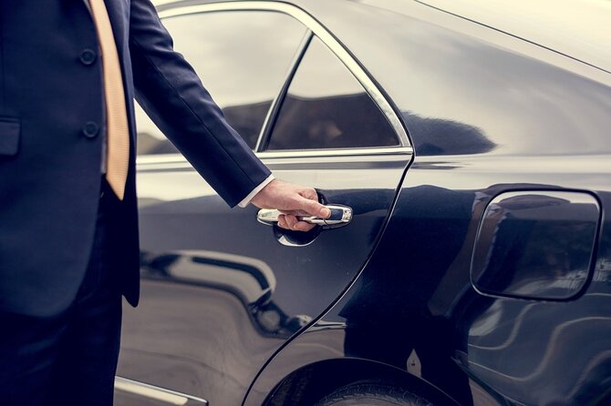 Private Chauffeured Airport Departure Transfers in Sydney - Drop-off at SYD: door access and the last bit of luggage lifting