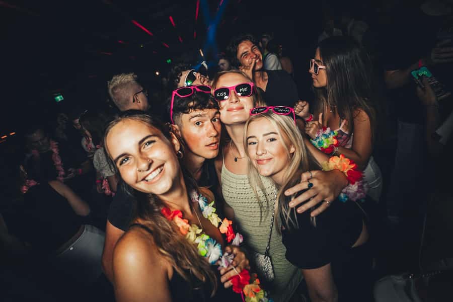 Sydney: Big Night Out Pub Crawl with Local Party Hosts - How the 4-hour Big Night Out crawl works in Sydney