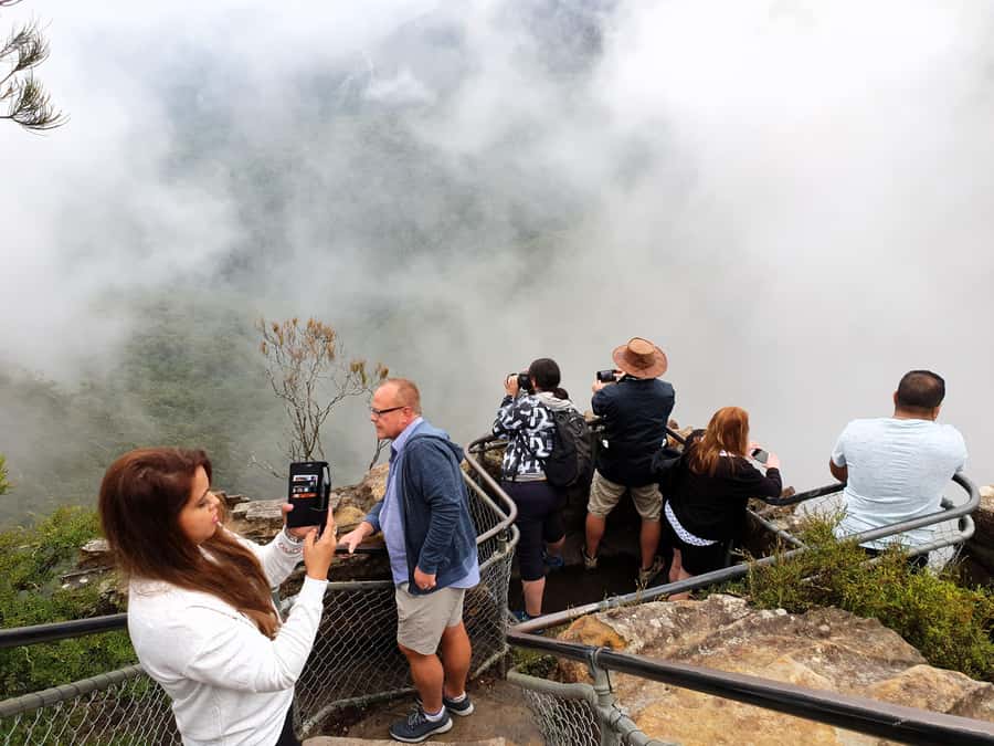 Sydney: Blue Mountains Late Start: Walks, Wildlife & Dinner - Echo Point Lookout: The Three Sisters Without the Worst of It