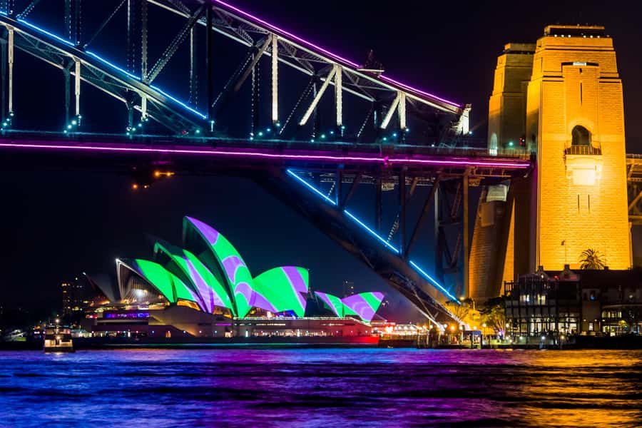 Sydney: Bring Your Own Drinks Vivid Harbour Cruise - Pier 2, Walsh Bay: Your Quick Start to Vivid Views