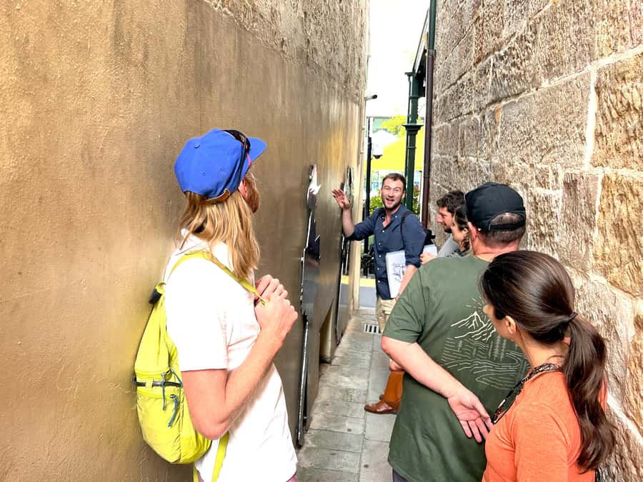 Sydney Convicts, History & The Rocks 2.5-Hour Walking Tour - Guide style and what to look for while you walk