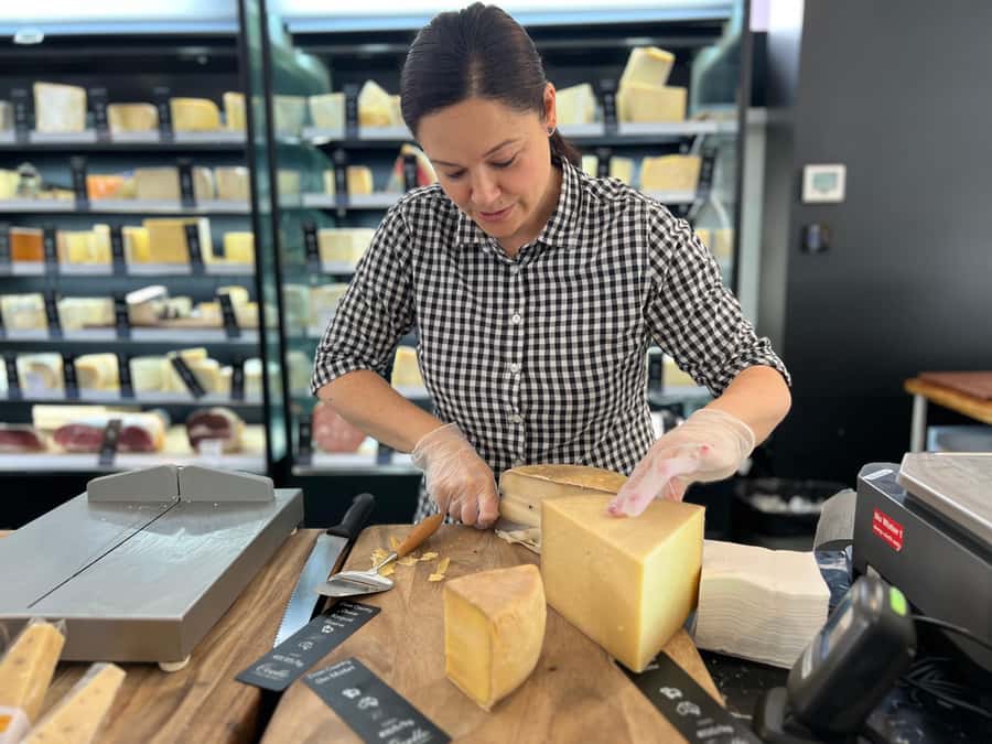 Sydney: Food Tour in Surry Hills with 8 Local Food Tastings - Walking Oxford Street: the food-and-history story