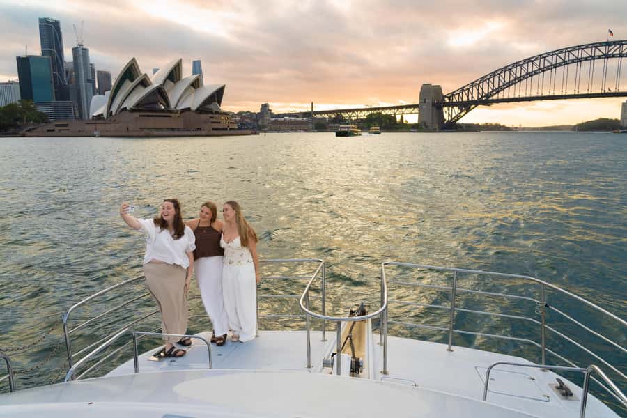 Sydney: Golden Glow Sunset Harbour Cruise with 1 Drink - Darling Harbour to Night Lights: The Part Most People Remember