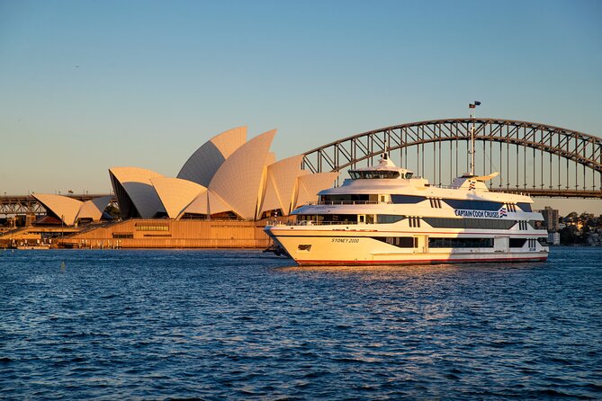 Sydney Gourmet Gold Penfolds Dinner Cruise from Darling Harbour - Live music on weekends: lounge singer and pianist