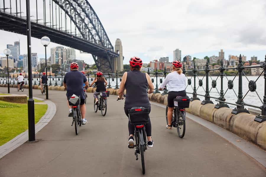 Sydney: Guided Harbour E-Bike Tour - Getting Oriented at Darlinghurst and Chard Stairs