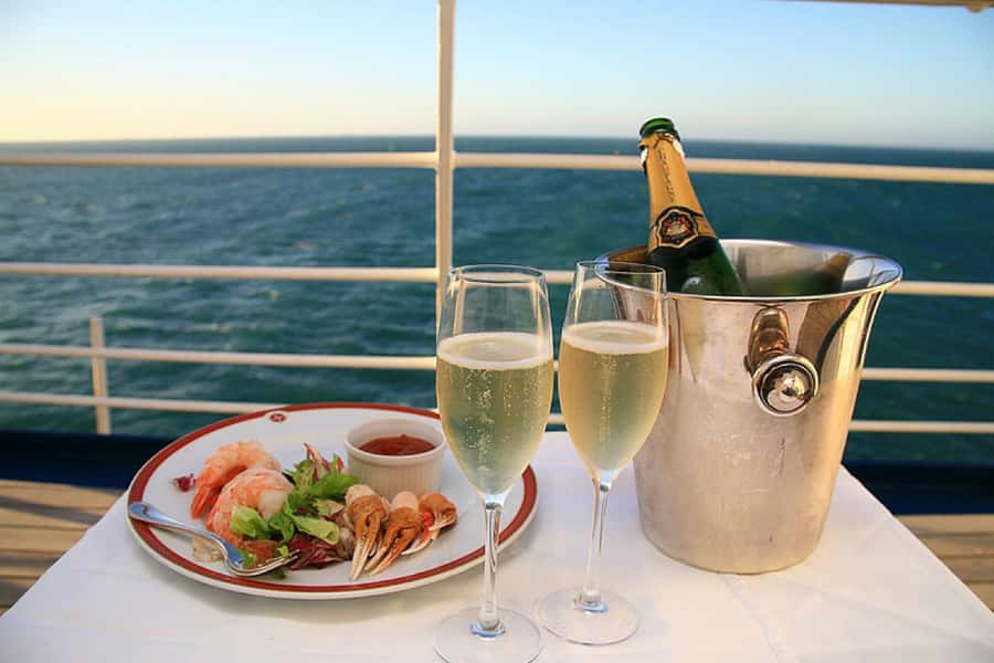 Sydney Harbour: 3-Hour Lunch Cruise with Live Music - Why this lunch cruise works better than a quick harbour stop