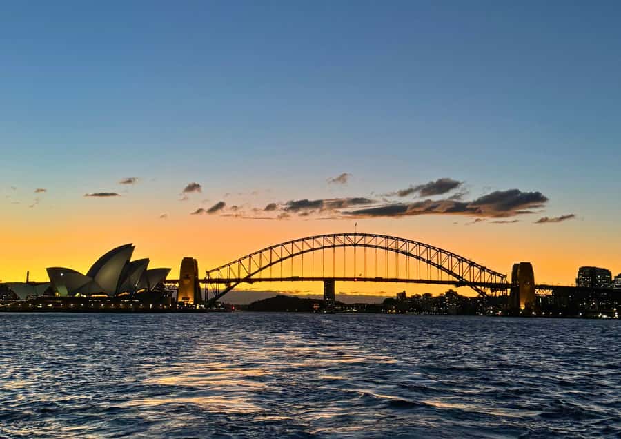 Sydney: Harbour Dinner Cruise with Buffet - Sydney Harbour at Dusk: What You’ll See in 2 Hours