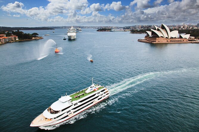 Sydney Harbour Experience Sightseeing Cruise - “360-degree views” time: where the harbour really opens up