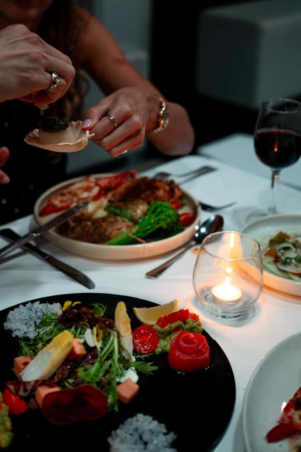 Sydney Harbour: Glass Boat Signature Dinner Cruise - Timing notes for Vivid Sydney