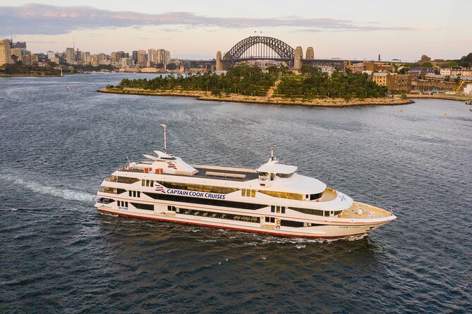 Sydney Harbour Starlight Dinner Cruise from Darling Harbour - Live music on weekends: The Scarlets energy without killing the conversation