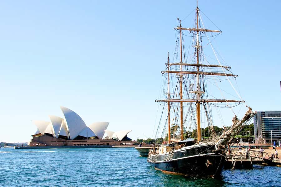 Sydney Harbour: Tall Ship Afternoon Cruise - Boarding at Campbell’s Cove: getting situated fast