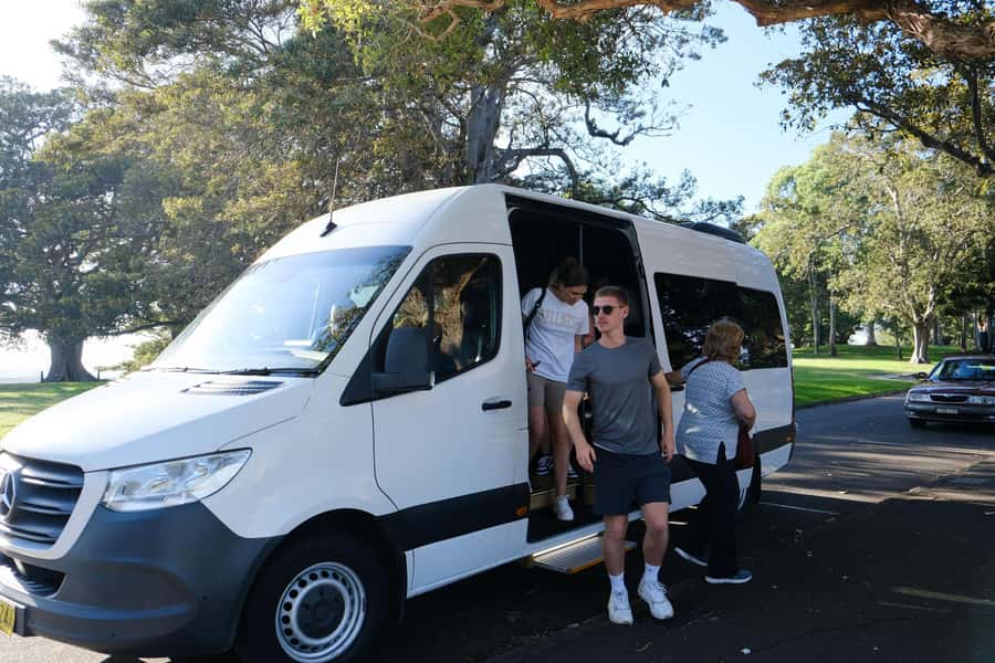 Sydney Harbour to Bondi: Small Group Half–Day Experience - Guide style: stories that fit in your seat time