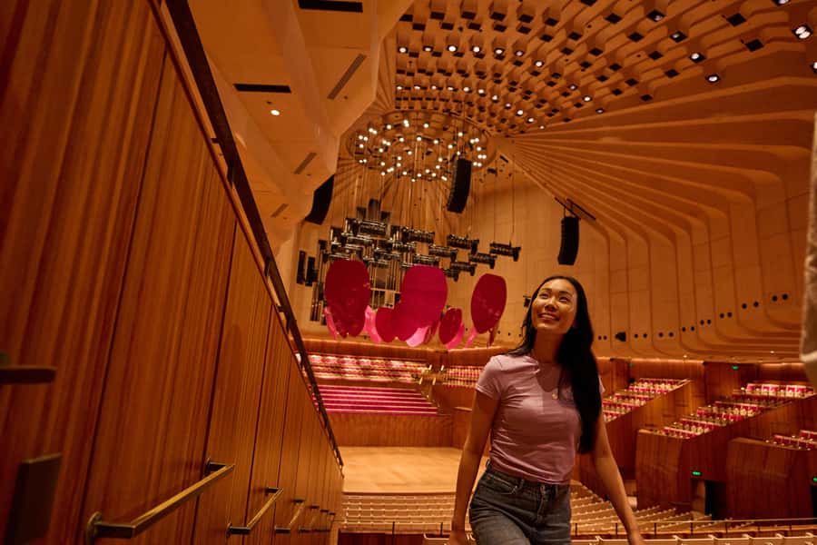 Sydney: Opera House Guided Tour In Your Language - Finding the Welcome Center and timing your check-in