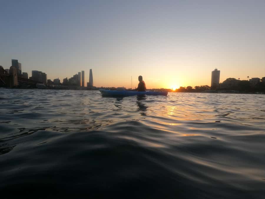 Sydney: Sunset Kayak - Opera & Harbour Bridge Tour (5p. max) - Gear, clothing, and comfort: make sunset kinder to your body