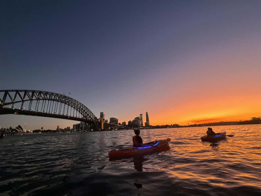 Sydney: Sunset Kayak Tour on Sydney Harbour - Sydney Harbour Bridge and the Opera House from water level