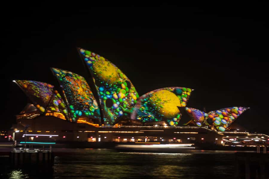 Sydney: Vivid Festival of Light Harbor Cruise with Dinner - The landmark lineup: Opera House sails, The Rocks lights, and more