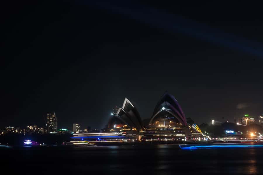 Sydney: Vivid Festival of Light Harbor Cruise with Dinner - Indoor vs outdoor seating: where you get the best photos